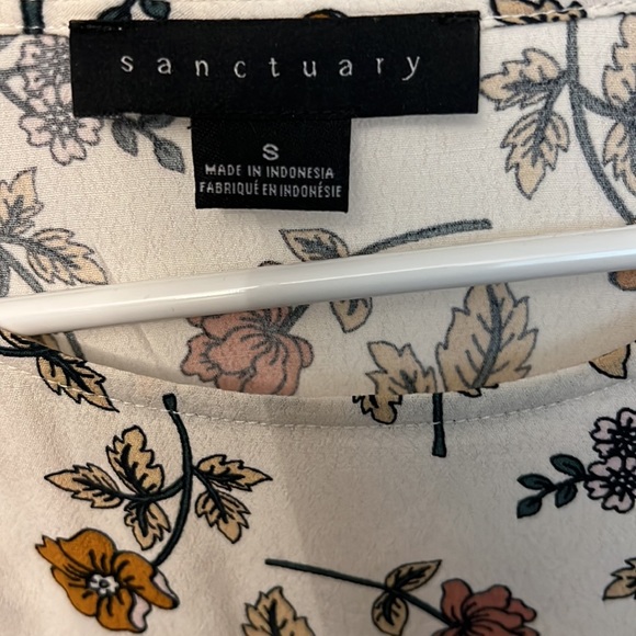 Size small - cream colored shirt with ruffle sleeve, floral, print all over - Picture 5 of 6